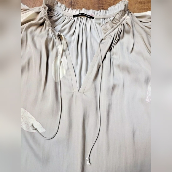 T Tahari ruffle shoulder blouse - Picture 3 of 9